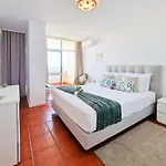 Rocha Varandas Sunny