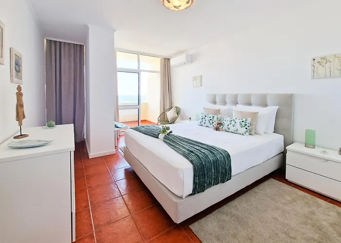 Rocha Varandas Sunny